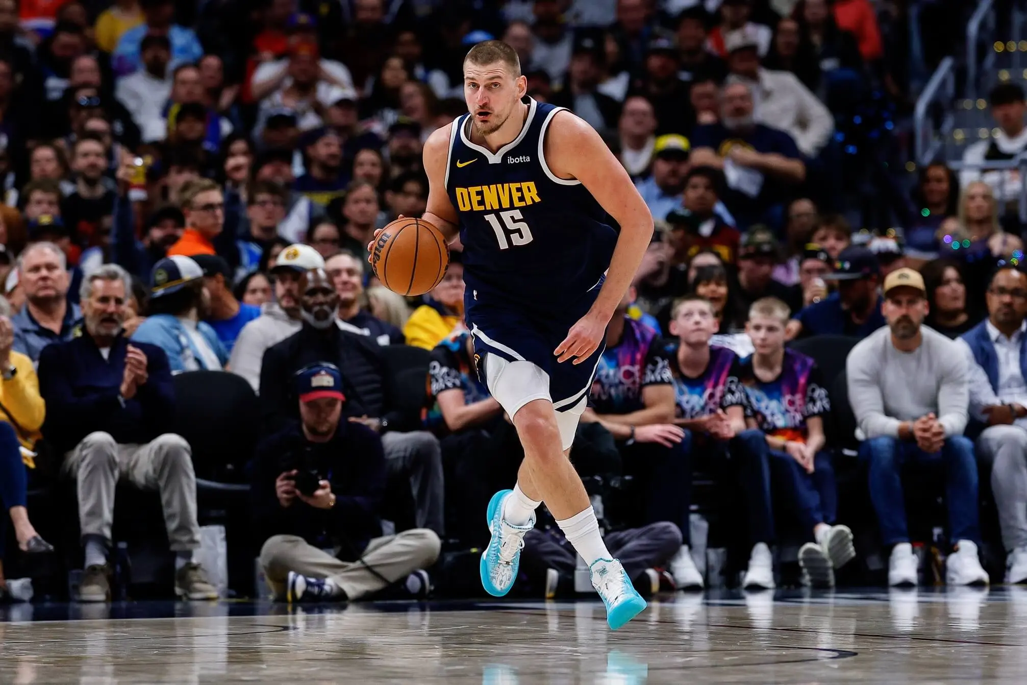 Nikola Jokic domine Rudy Gobert pour s’offrir un record NBA