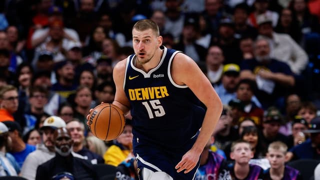Nikola Jokic joue la montre aux Nuggets, et vise un contrat à 278M$ en 2027