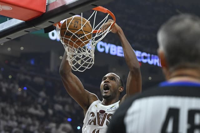 Playoffs NBA : les Cavaliers arrachent le Game 5 face aux Raptors !