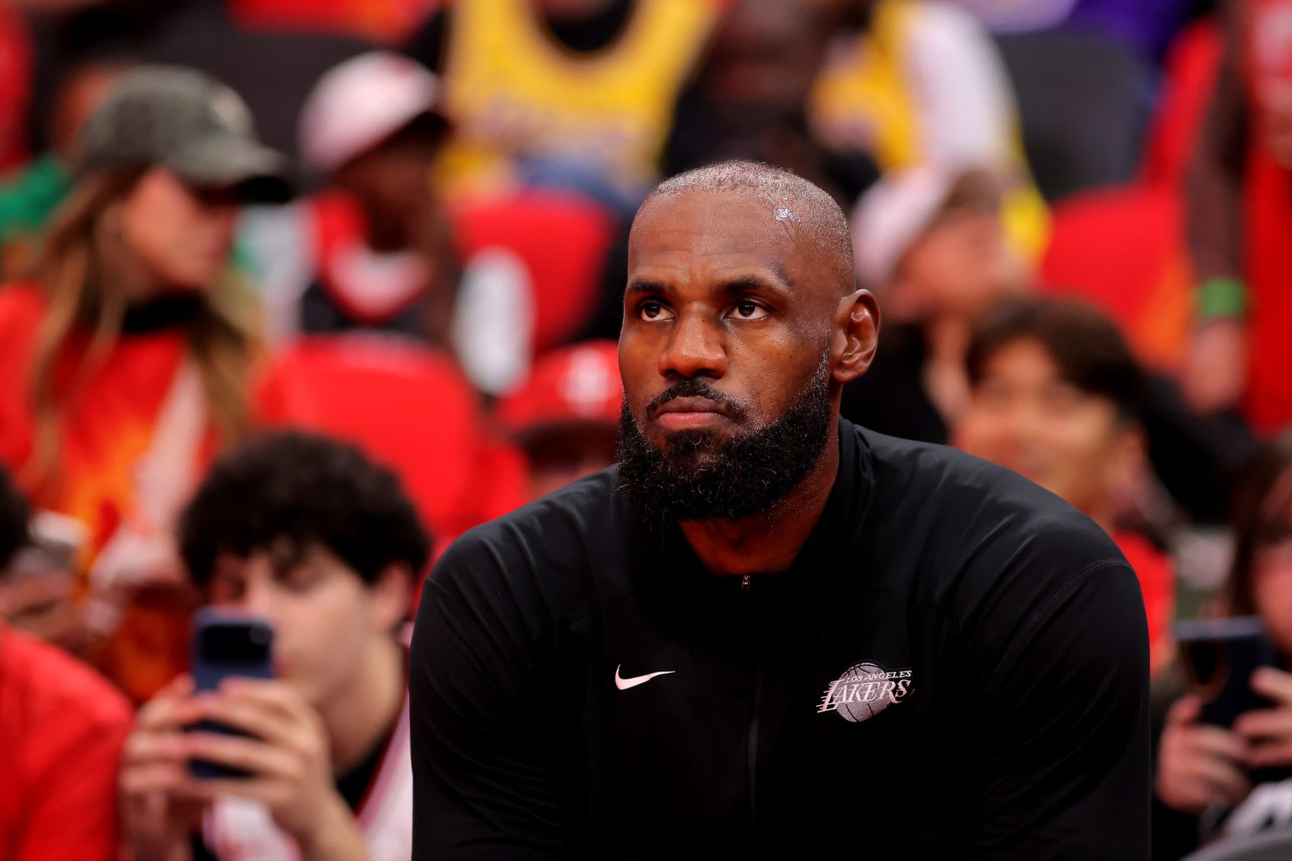 Privé de Luka Doncic avant d’affronter le Thunder, LeBron James reçoit les conseils de Tracy McGrady