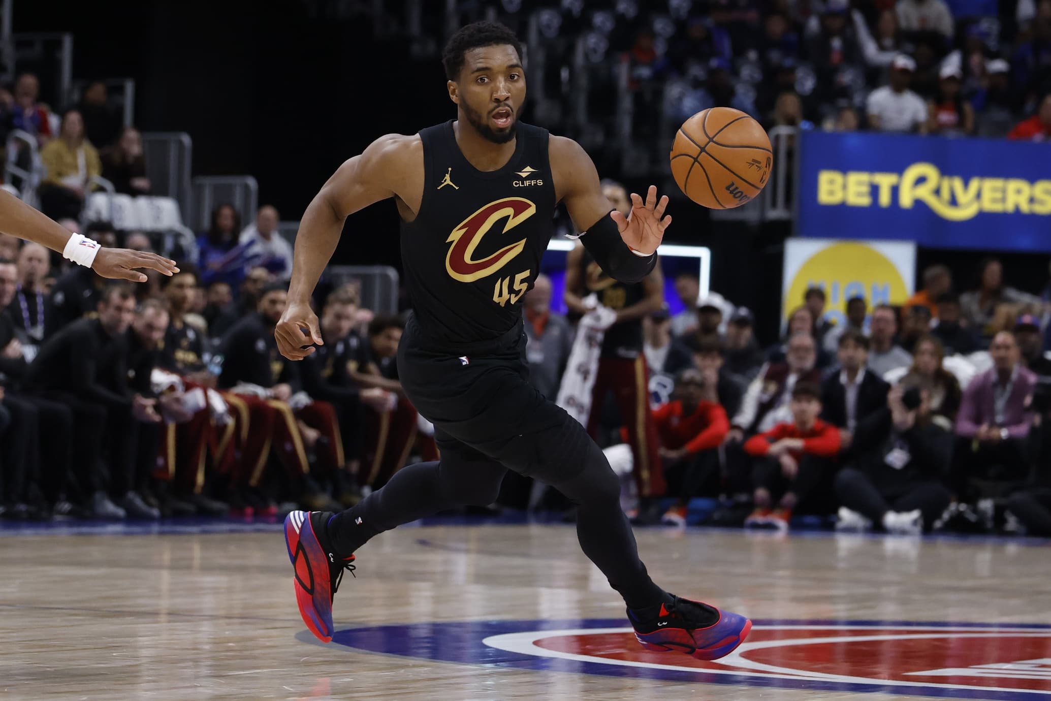 « Je ne simule pas, c’est pour ça » : Donovan Mitchell amer après sa défaite au Game 1 face aux Pistons