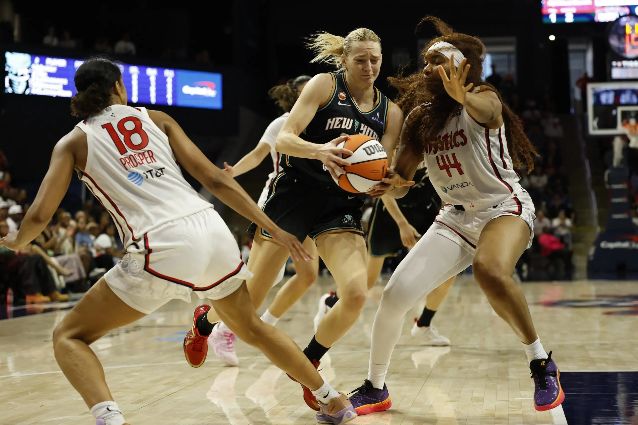 Marine Johannès, en feu, bat son record en WNBA, Pauline Astier impressionne déjà, Janelle Salaün confirme