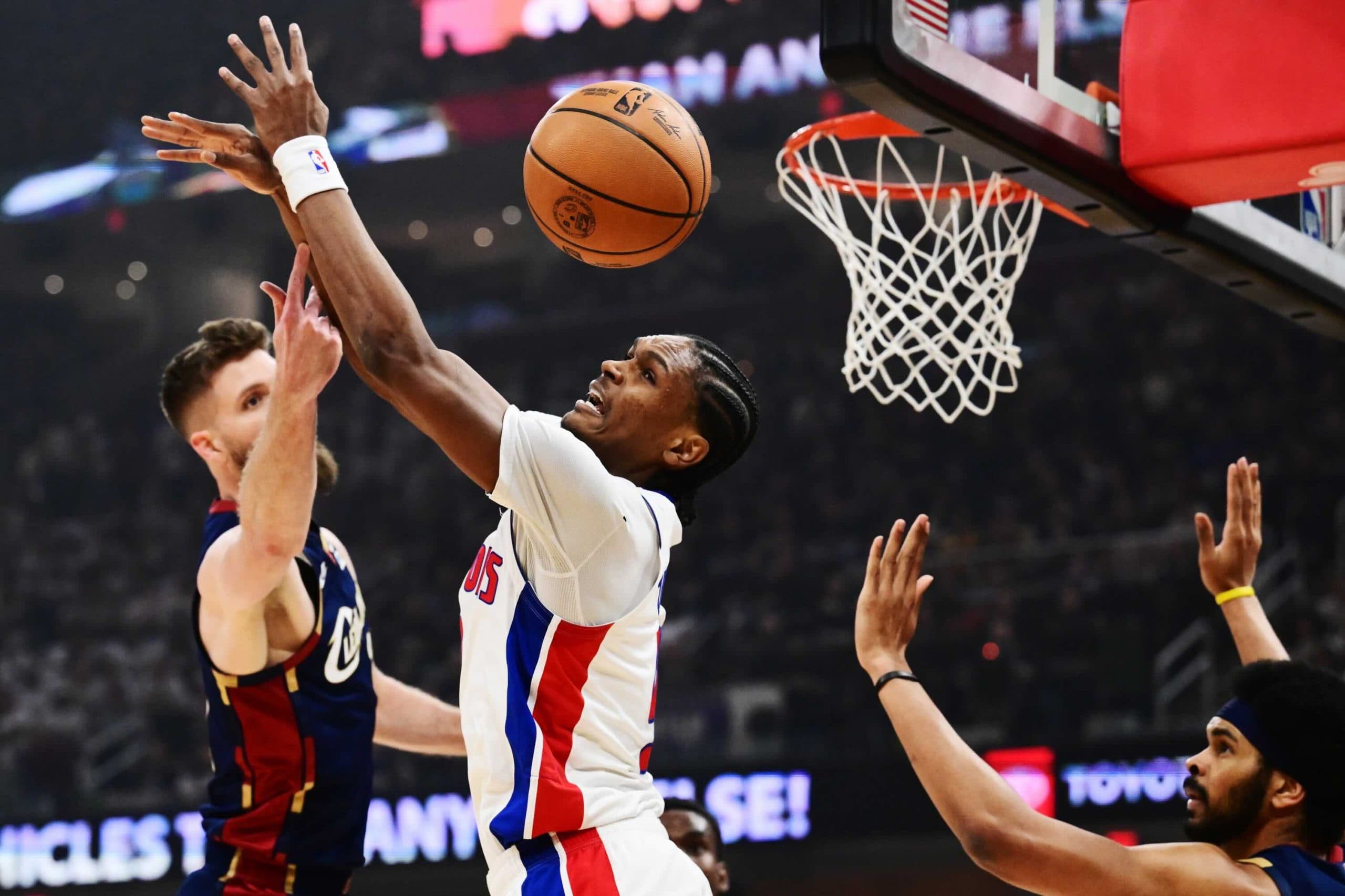 Faute non sifflée sur Ausar Thompson : les Pistons enragent après le Game 5 face aux Cavaliers