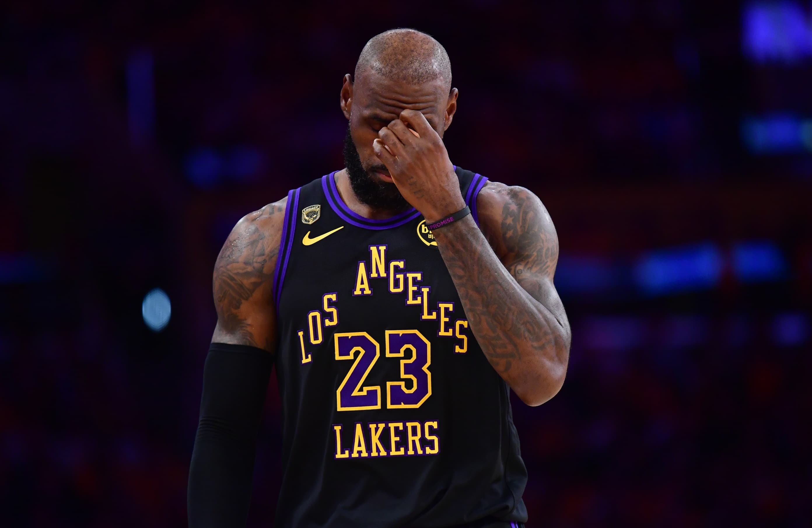 LeBron James gêné par des douleurs persistantes avant sa 24e saison NBA