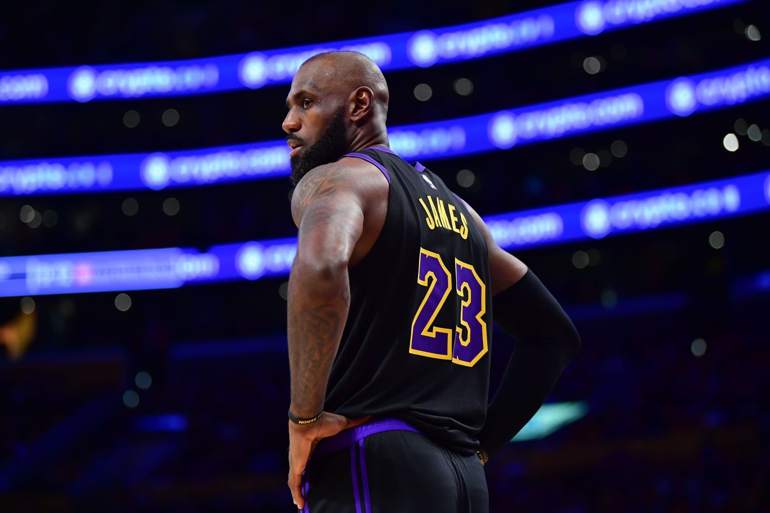 « Je ne sais pas ce que le futur me réserve » : LeBron James dans le flou sur son avenir après le sweep des Lakers