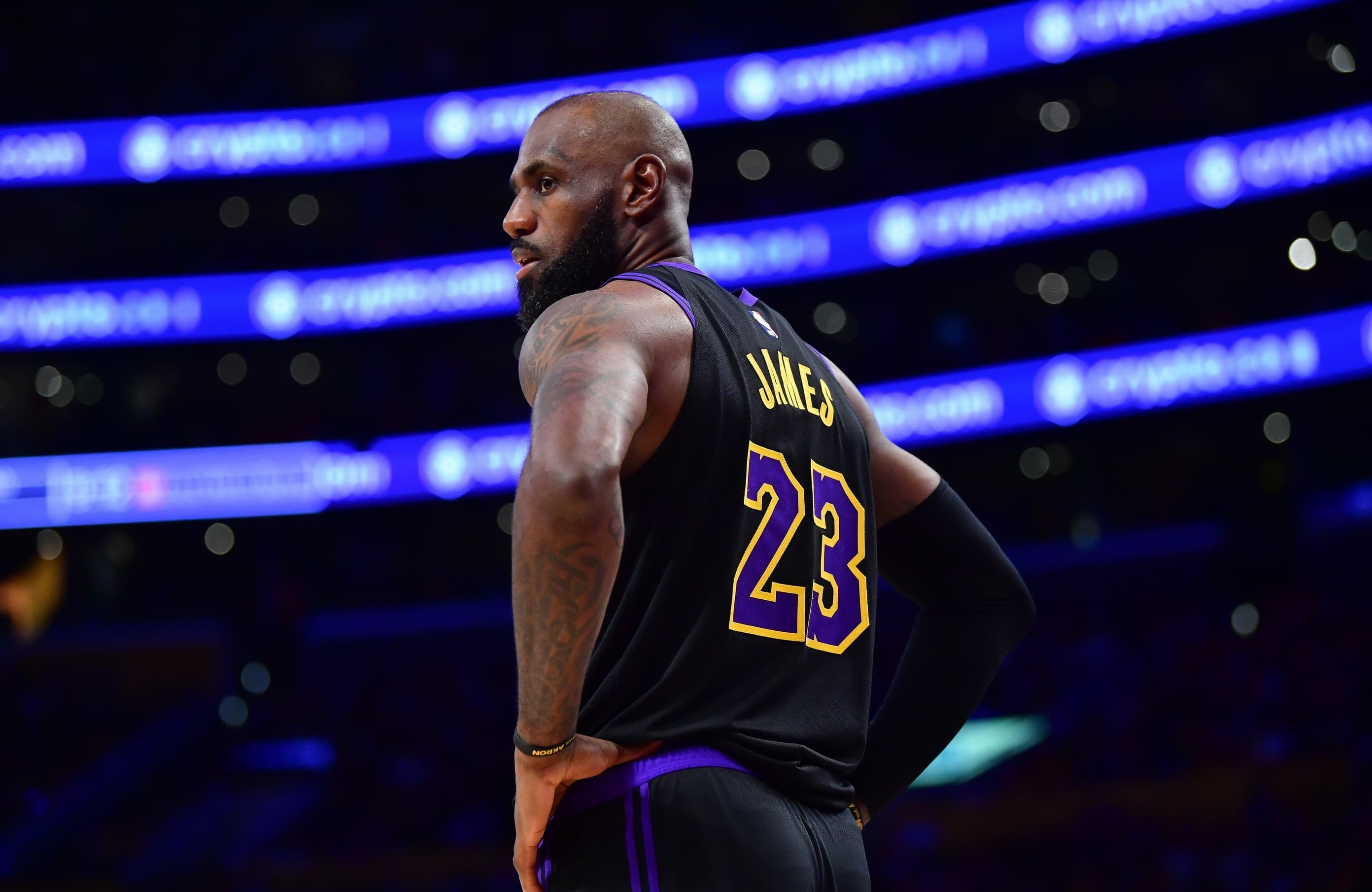 LeBron James poussé vers la sortie par les Lakers ?