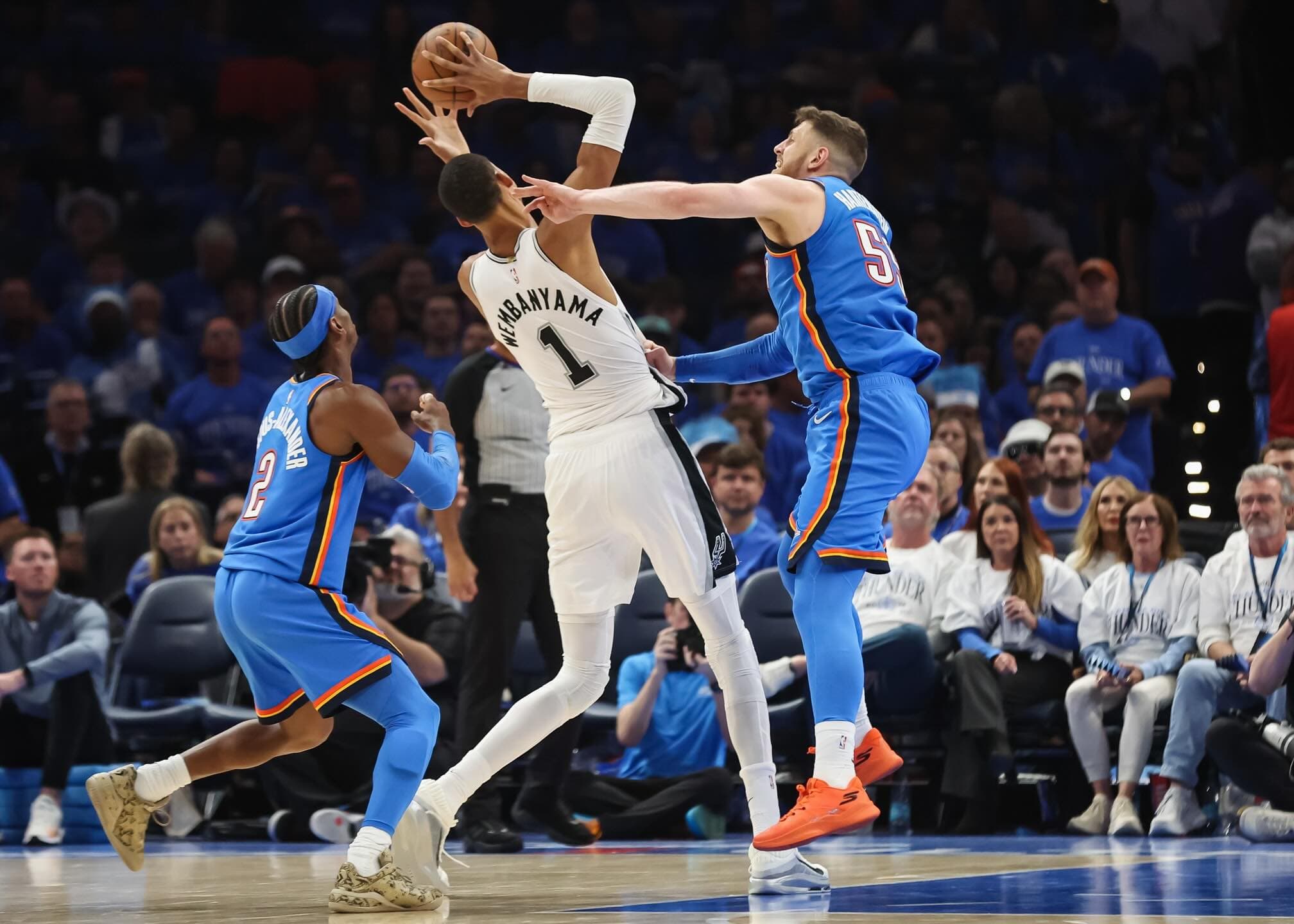 Isaiah Hartenstein au cœur d’une polémique après le Game 2 entre le Thunder et les Spurs
