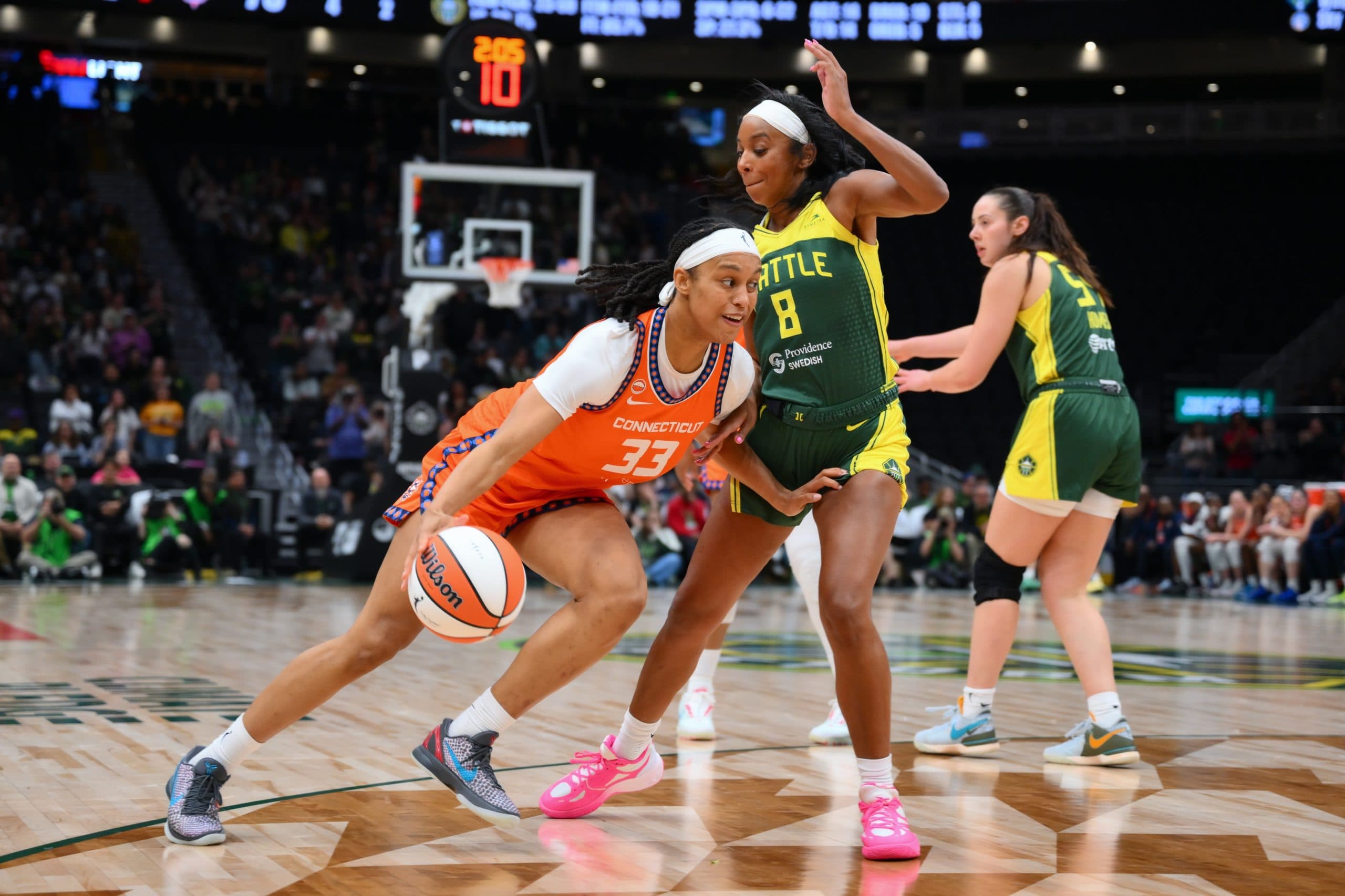 Nell Angloma signe son match référence en WNBA : première victoire du Connecticut Sun, Dominique Malonga toujours absente