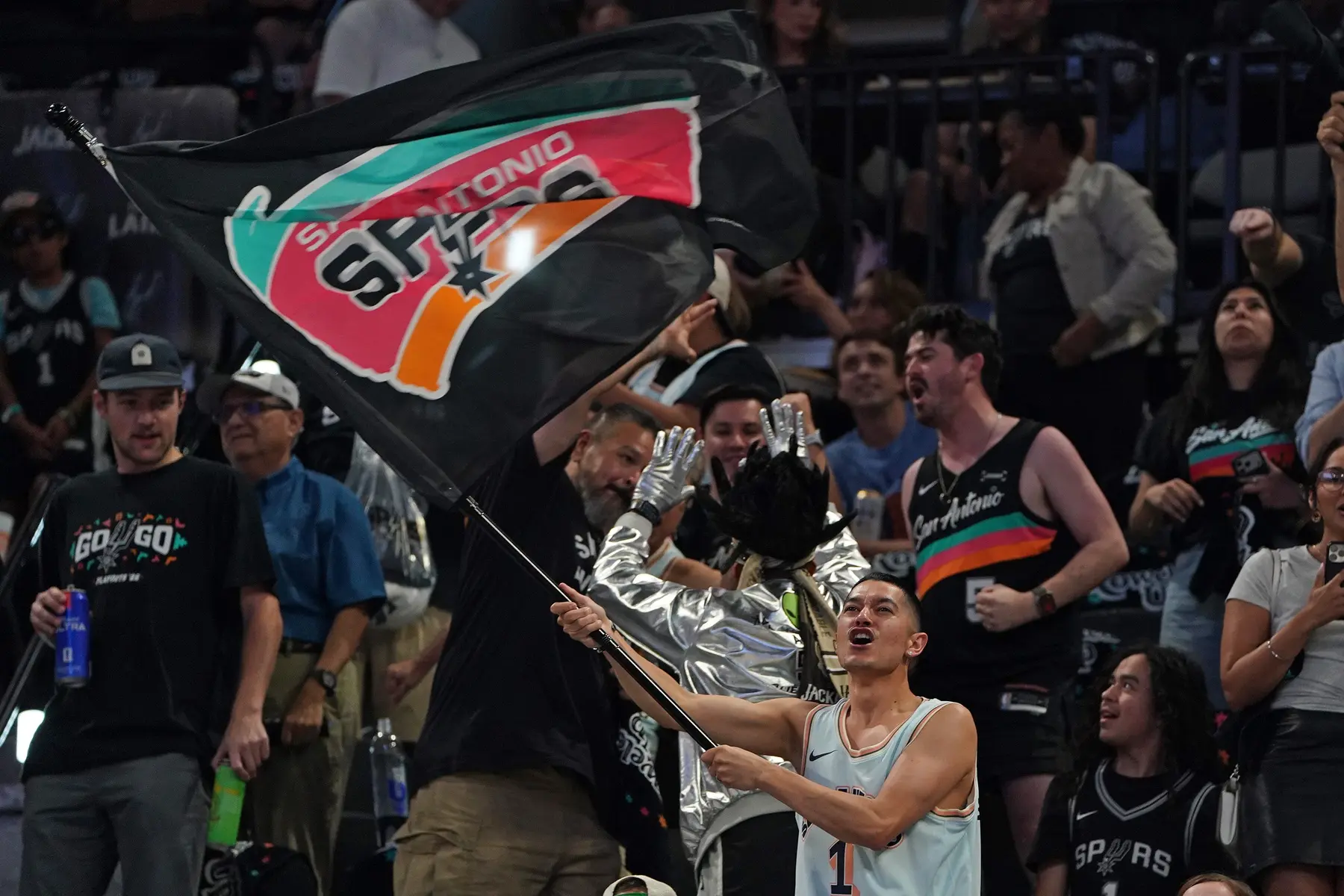 Les fans des Spurs bluffés par l’accueil d’OKC lors du Game 7