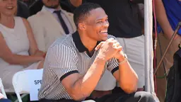 Russell Westbrook pourrait-il déjà sortir de sa retraite ? Une ex-star des Grizzlies estime qu'il peut encore jouer en NBA et évoque même une destination.