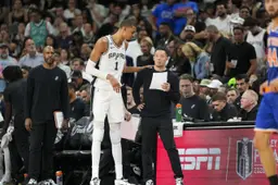 Des fans des Spurs réclament le départ de Mitch Johnson après le Game 4