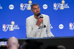Victor Wembanyama devant la presse entre les matches 2 et 3 des NBA Finals