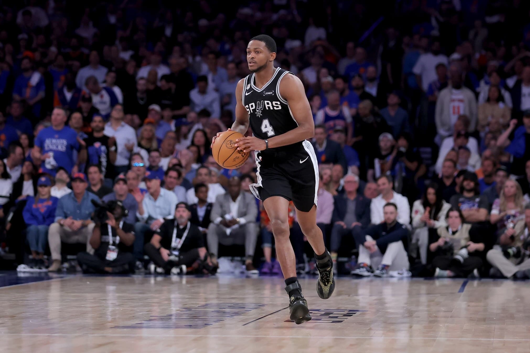 Mitch Johnson affiche sa « confiance totale » en De’Aaron Fox avant le Game 5