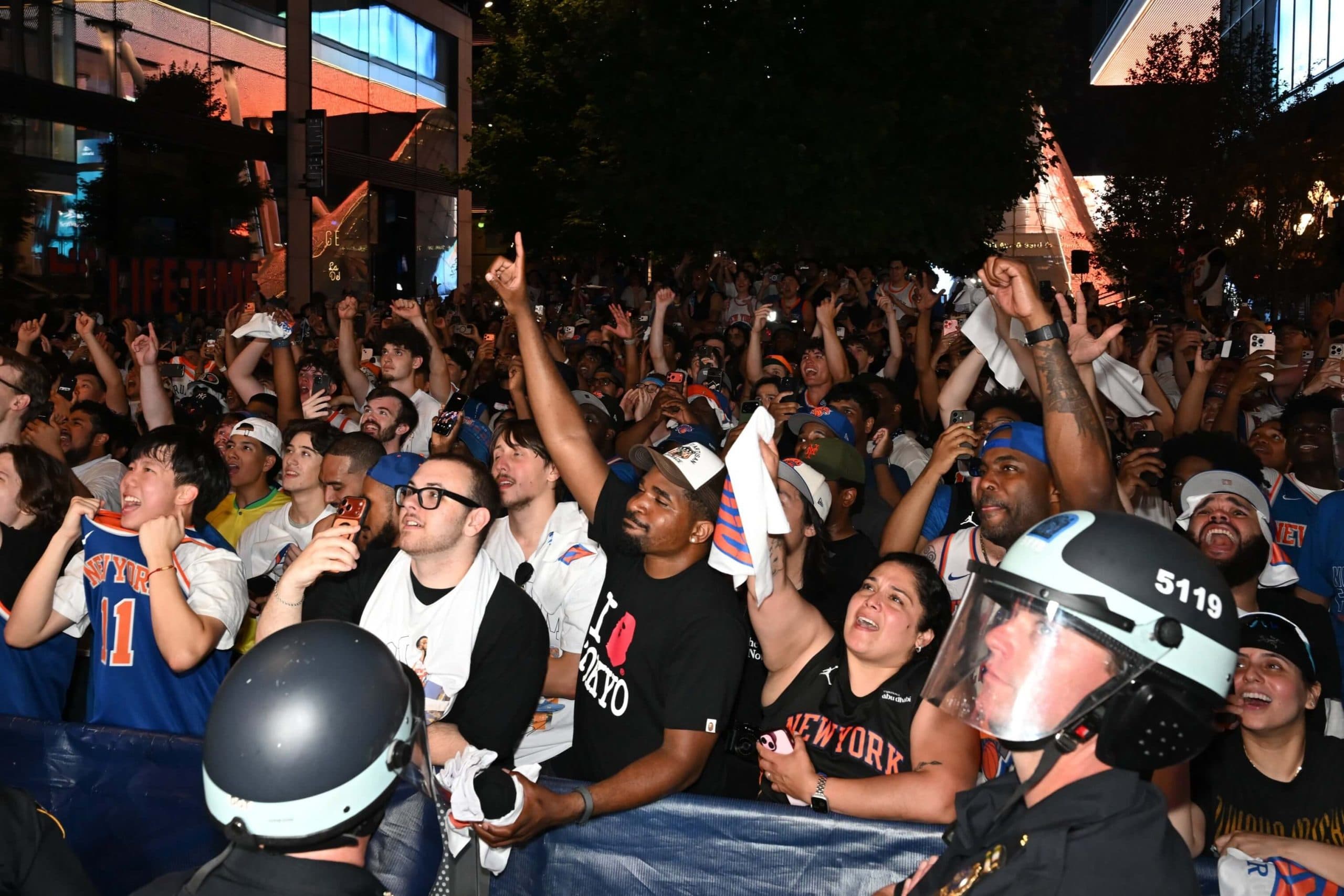 Fusillade et agressions : Le triste bilan des célébrations du titre NBA des Knicks à New York