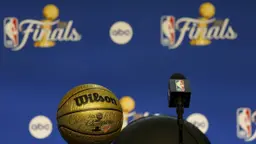 YouTube est favori pour accueillir le futur hub de diffusion locale de la NBA, dans le cadre d'un accord estimé à 1 milliard de dollars.