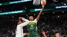 WNBA - Dominique Malonga a battu deux nouveaux records de précocité face au Liberty jeudi