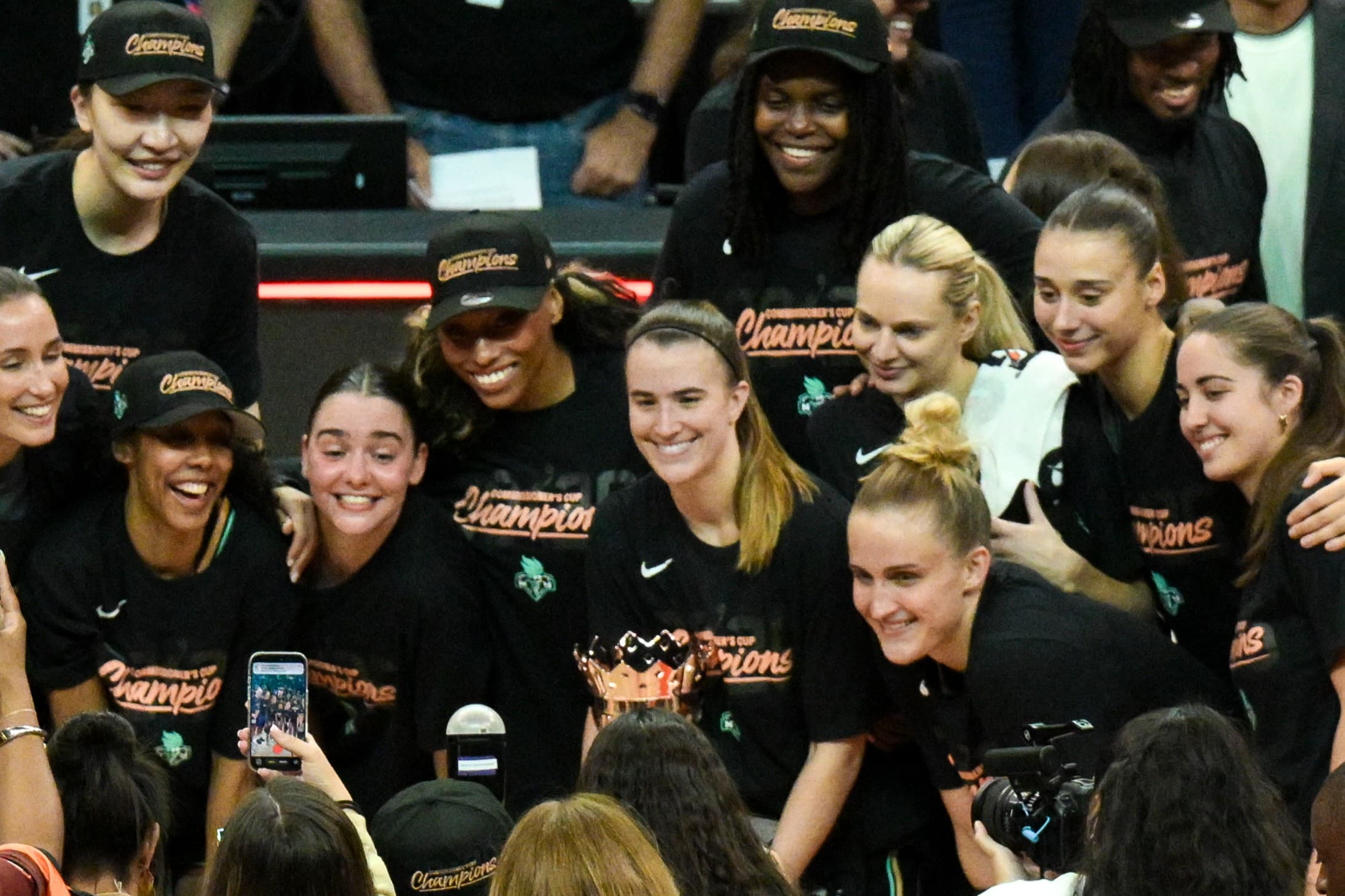 Pauline Astier étincelante, doublé pour Marine Johannès : le New York Liberty remporte la Commissioner’s Cup !