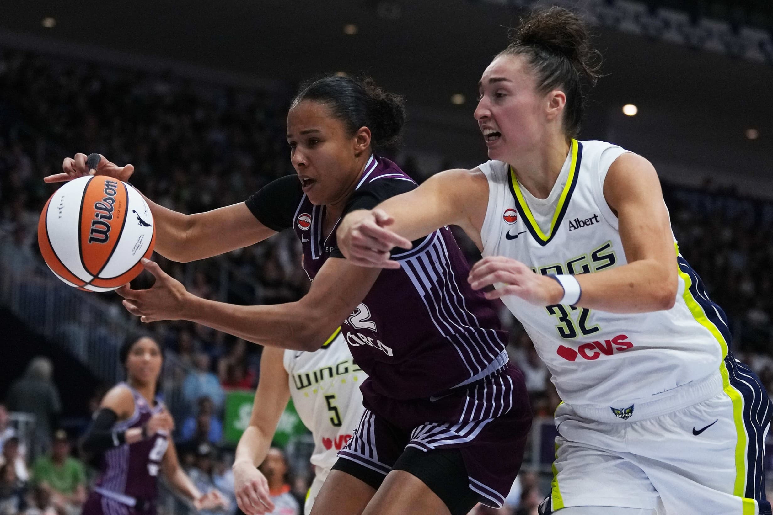 Soir de « premières » pour le duo Tima Pouye – Ornella Bankolé avec le Toronto Tempo en WNBA !
