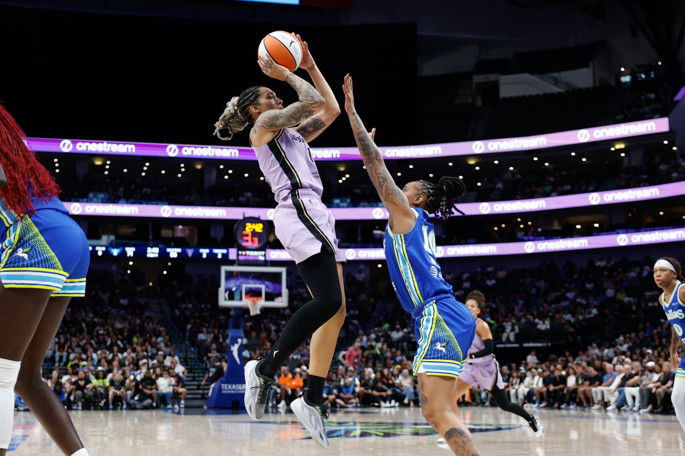 Gabby Williams et les Valkyries écrasent les Wings de Paige Bueckers à Dallas
