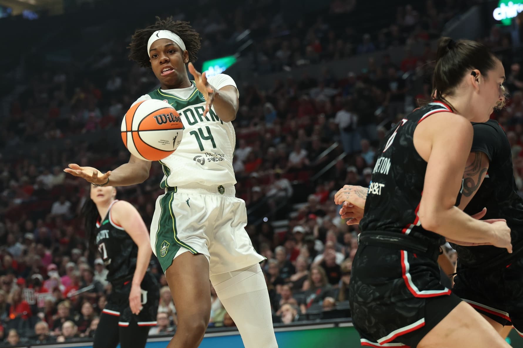 Soirée noire en WNBA : Carla Leite touchée au genou, Dominique Malonga et Seattle n’y arrivent plus
