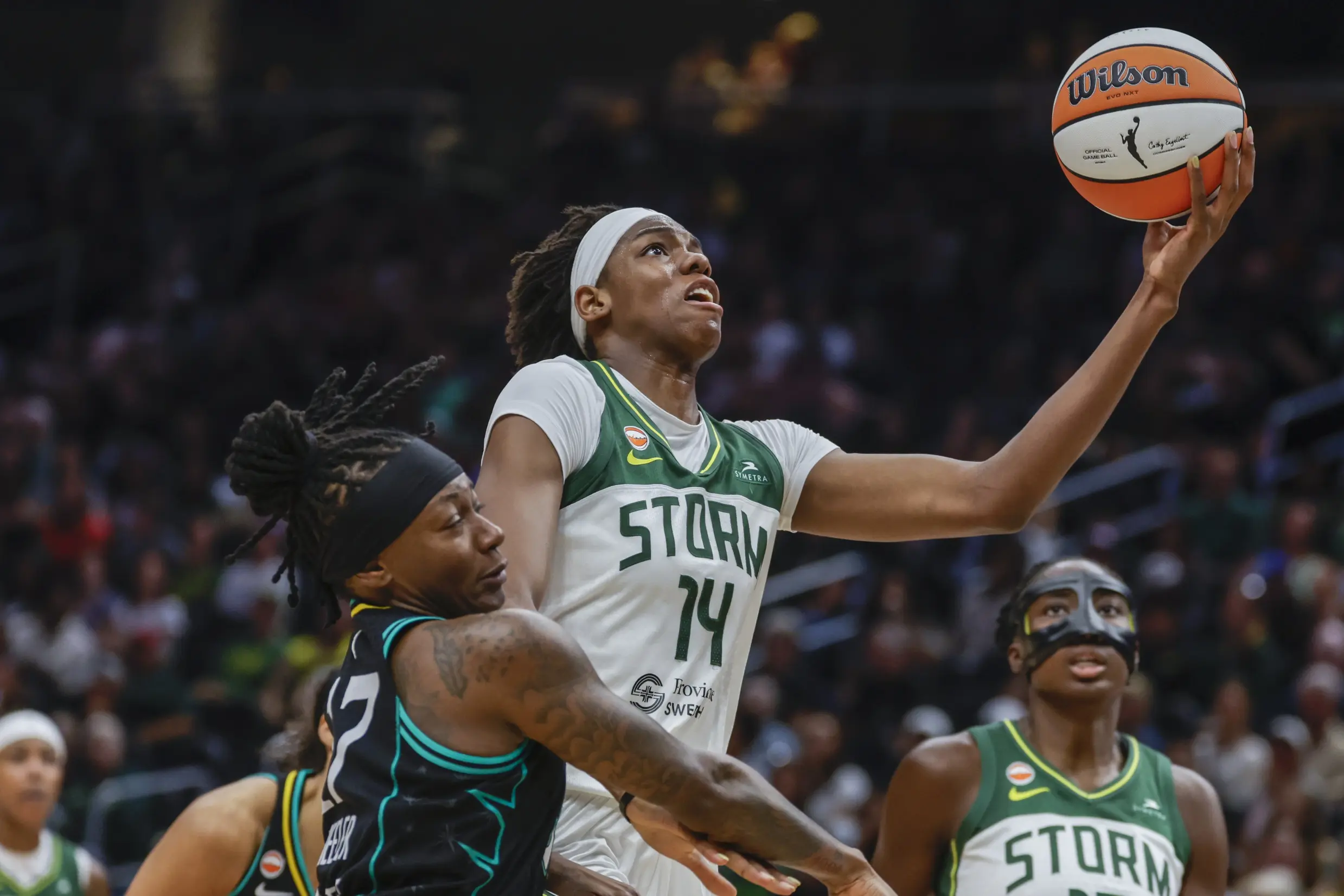 Dominique Malonga signe un gros double-double avant de rejoindre les Bleues à Berlin