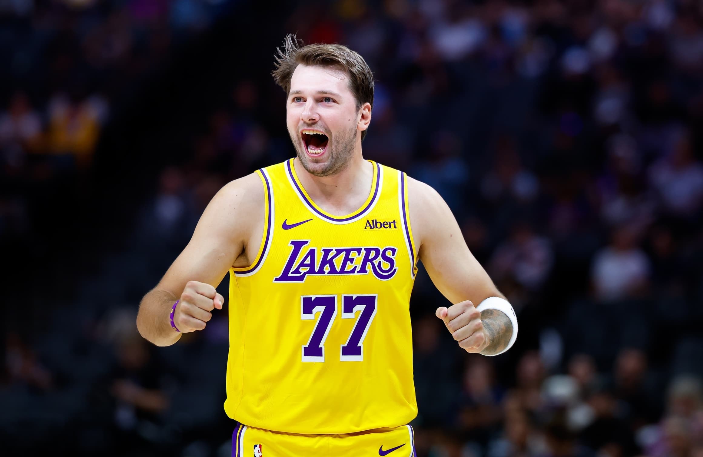 Luka Doncic et Jaylen Brown montrent déjà les crocs pour leur premier match de pré-saison