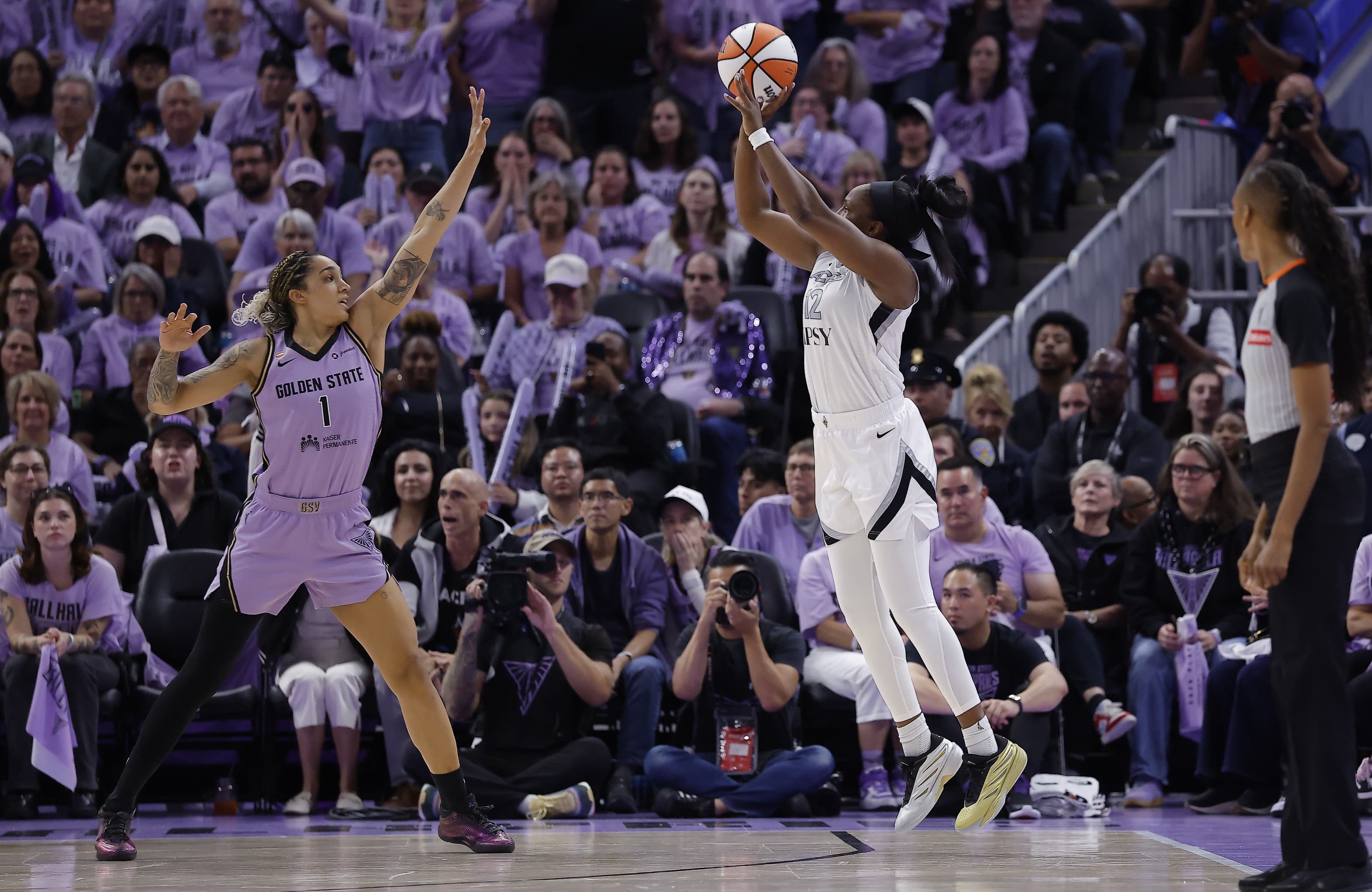 Gabby Williams décisive, les Valkyries à une victoire d'une finale WNBA historique !