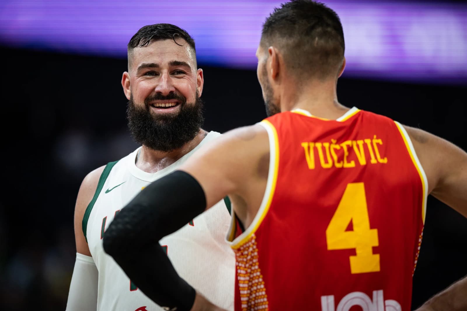 Jonas Valančiūnas et Rokas Jokubaitis mènent la danse pour la Lituanie face au Monténégro