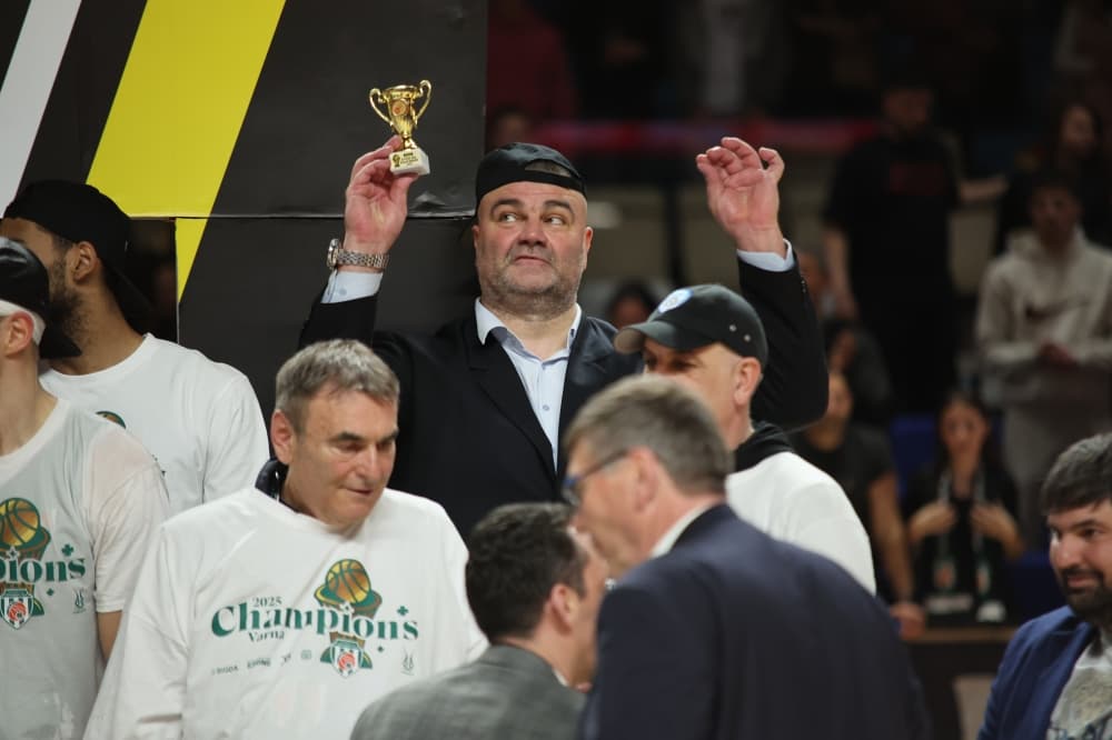 Vasco Evtimov est devenu un entraîneur à succès en Bulgarie : deuxième coupe nationale d’affilée remportée !