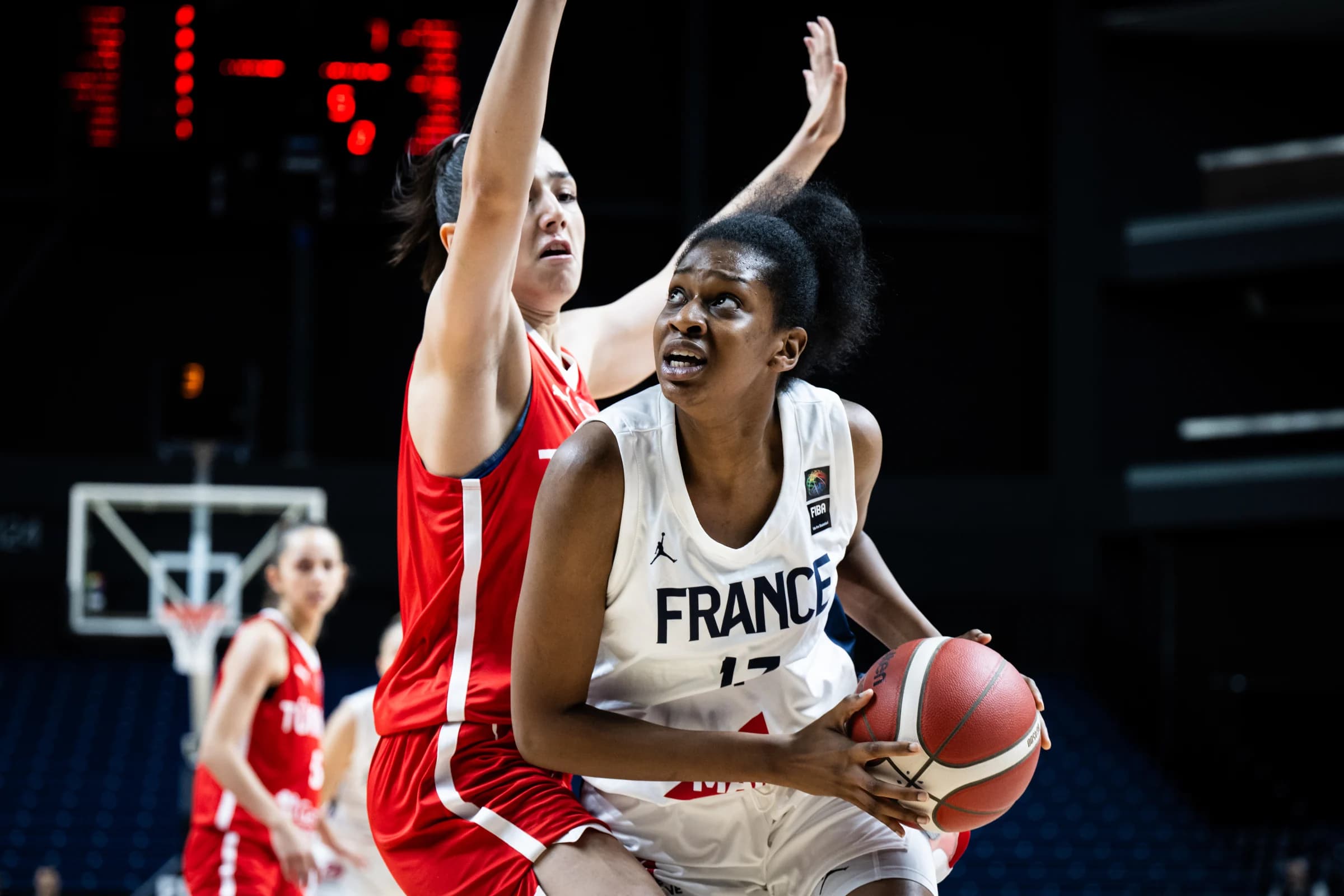 « Je suis allée dormir parce qu’on avait entraînement » : comment Adja Kane a appris sa draft surprise en pleine nuit…