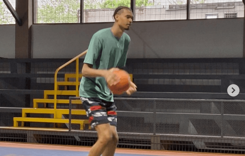 Victor Wembanyama vu à l’entraînement au Costa Rica pendant sa convalescence