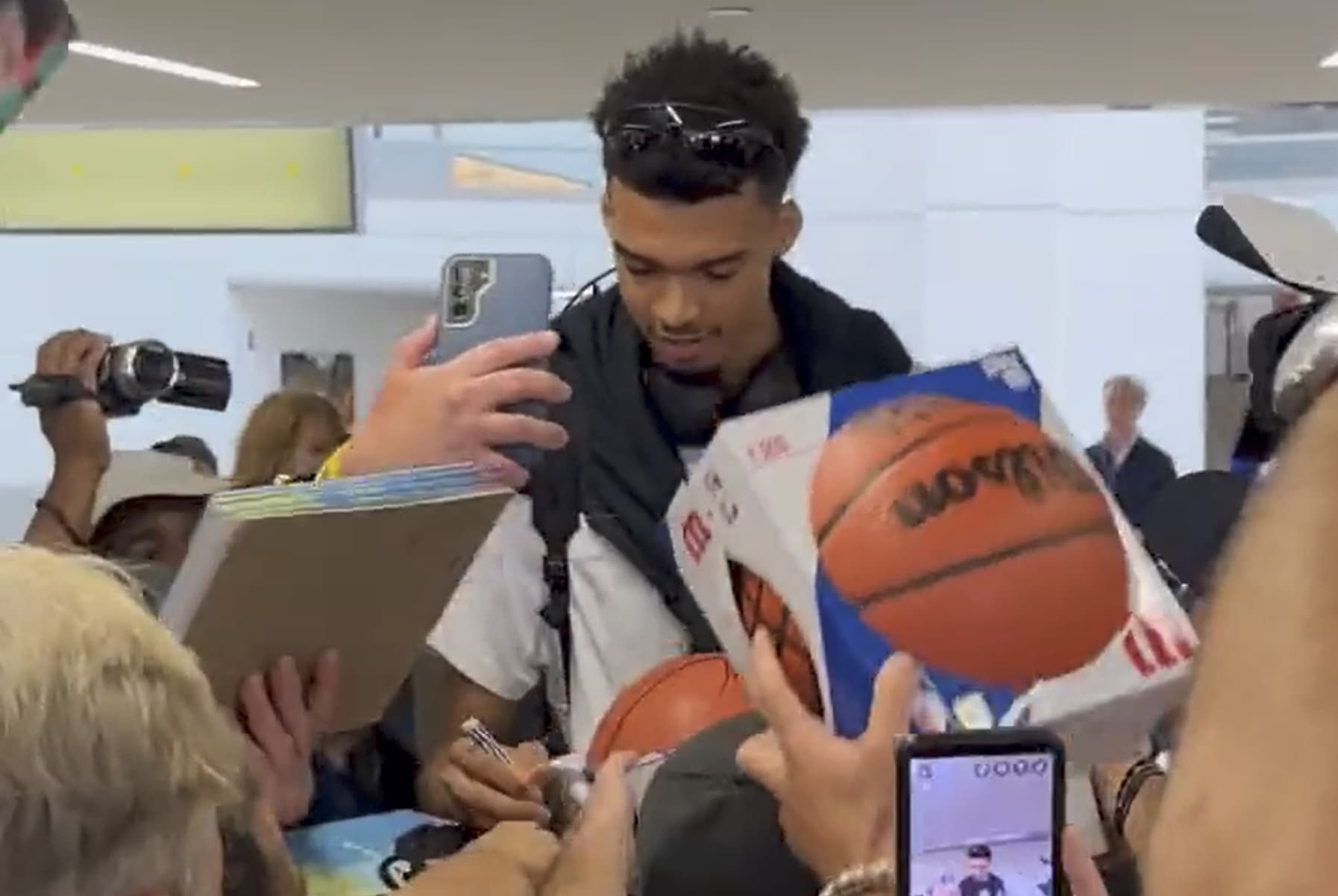 Victor Wembanyama déjà sous le feu des projecteurs pour son arrivée à New York