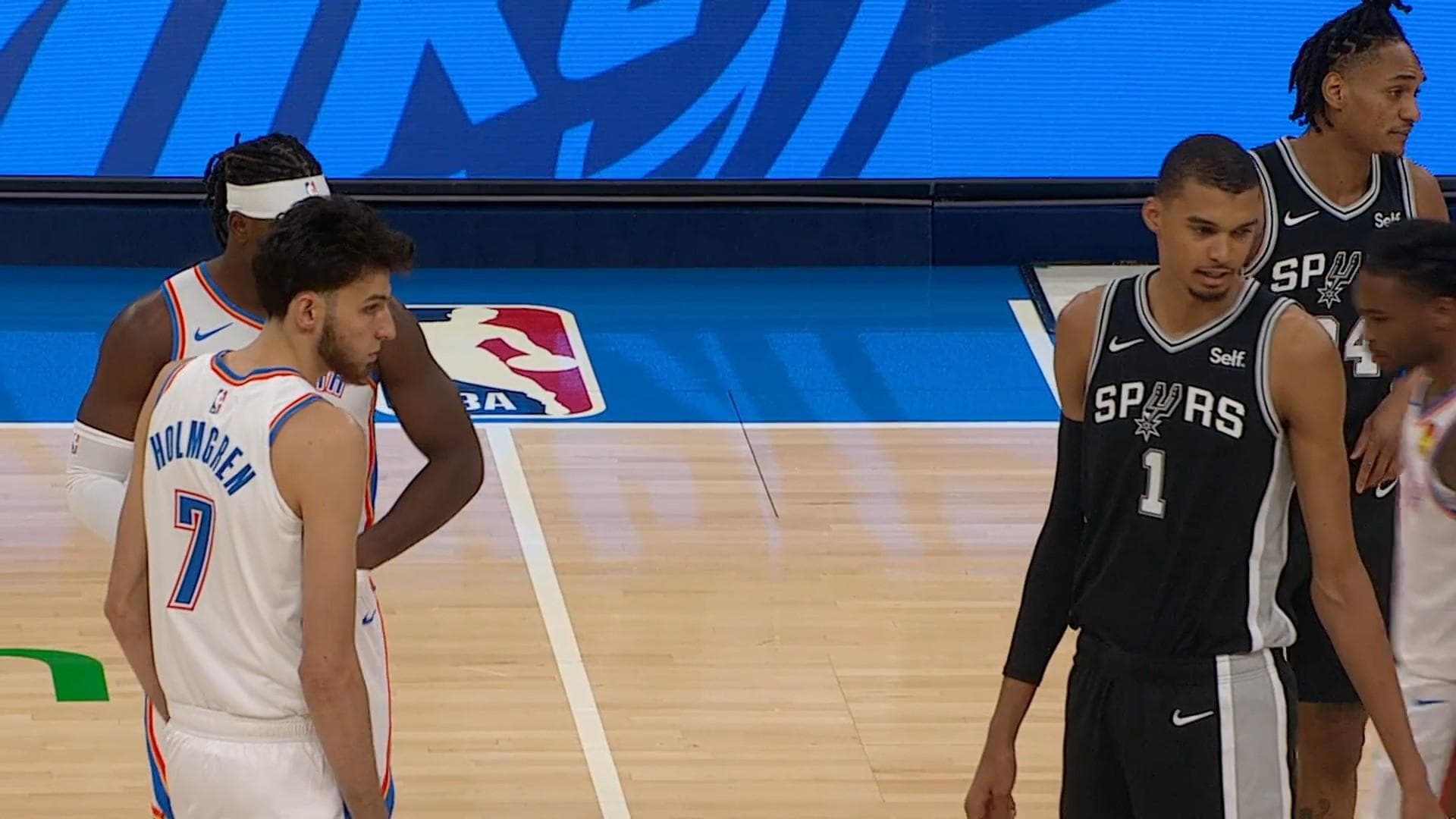 « Dérangeant et décevant » : encore battus à Oklahoma, Victor Wembanyama et les Spurs dans le doute