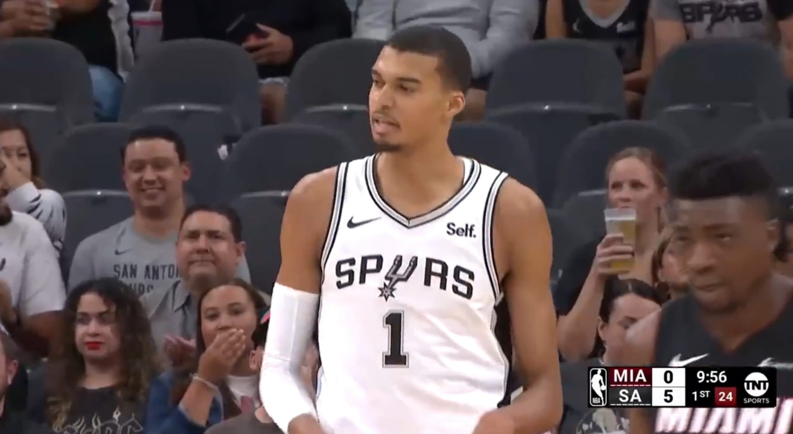 « Avec lui, le jeu devient si facile » : Victor Wembanyama encore très en vue contre le Heat de Miami