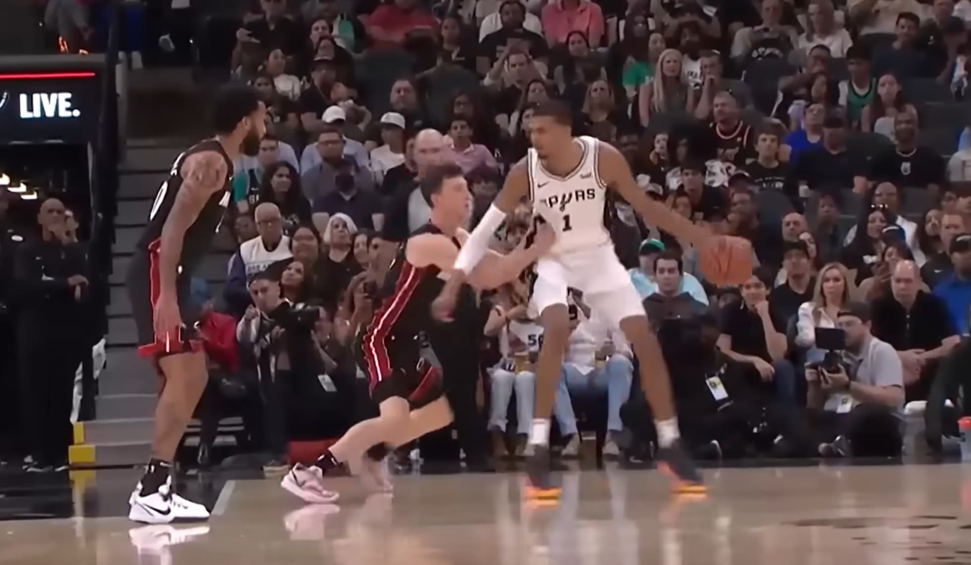 Victor Wembanyama laissé au repos contre Houston, ce lundi