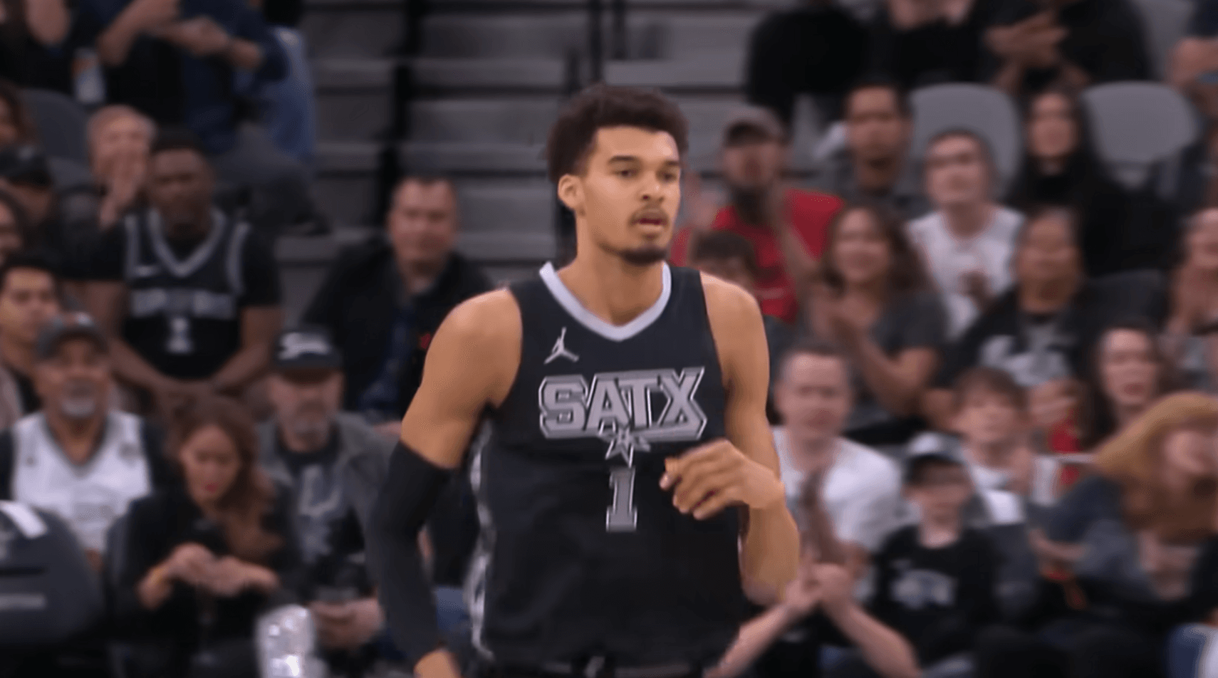 Victor Wembanyama clôt l’année en beauté avec une victoire éclatante des Spurs face aux Clippers