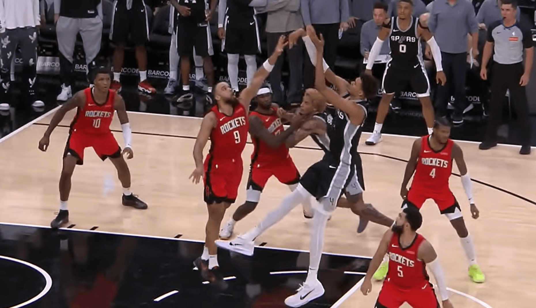 14 points, 20 rebonds, 5 passes et 4 contres pour Wembanyama, mais la défaite face à Houston