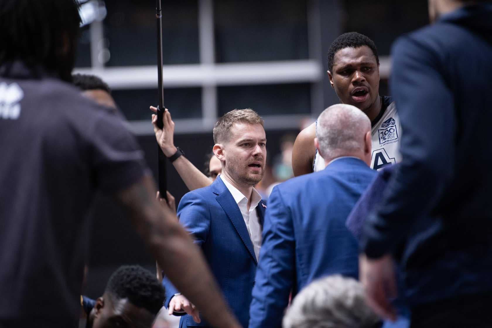 Vincent Dumestre officiellement nommé coach de Champagne Basket