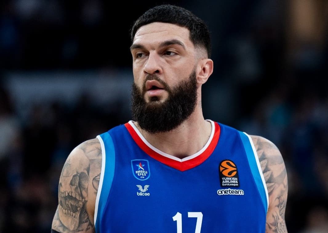 Vincent Poirier de retour, l’Anadolu Efes regagne enfin