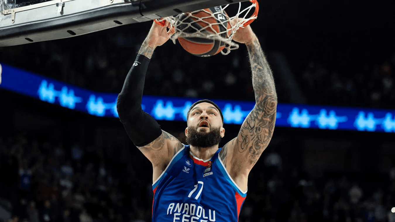 L’Anadolu Efes surclasse le Panathinaikos : Poirier et Beaubois l’emportent face à Lessort