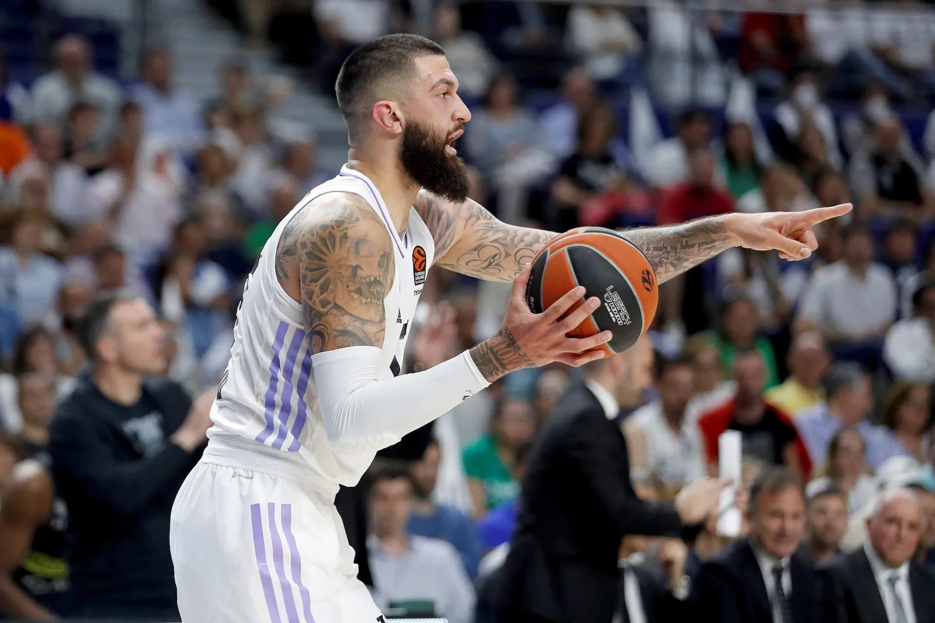 sur Le Roster. | Vincent Poirier, son nouveau défi à l'Anadolu Efes Vincent Poirier, élément essentiel du Real lors de ses nombreux succès. Crédit : Euroleague