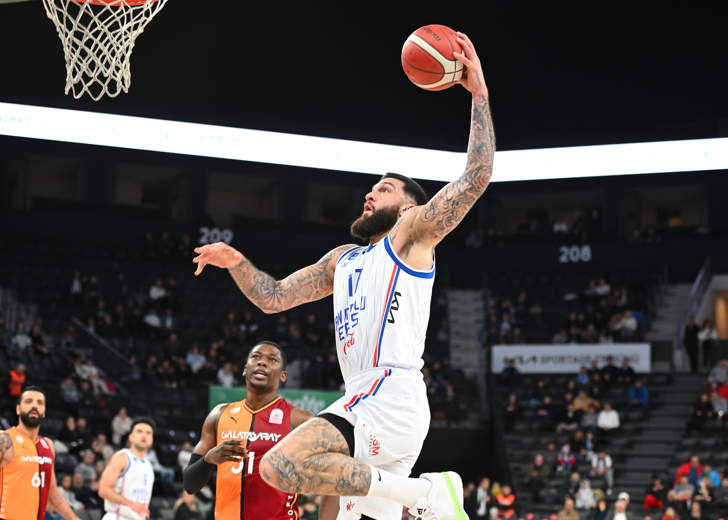 Vincent Poirier et l’Anadolu Efes retrouvent la victoire, avant d’affronter Paris
