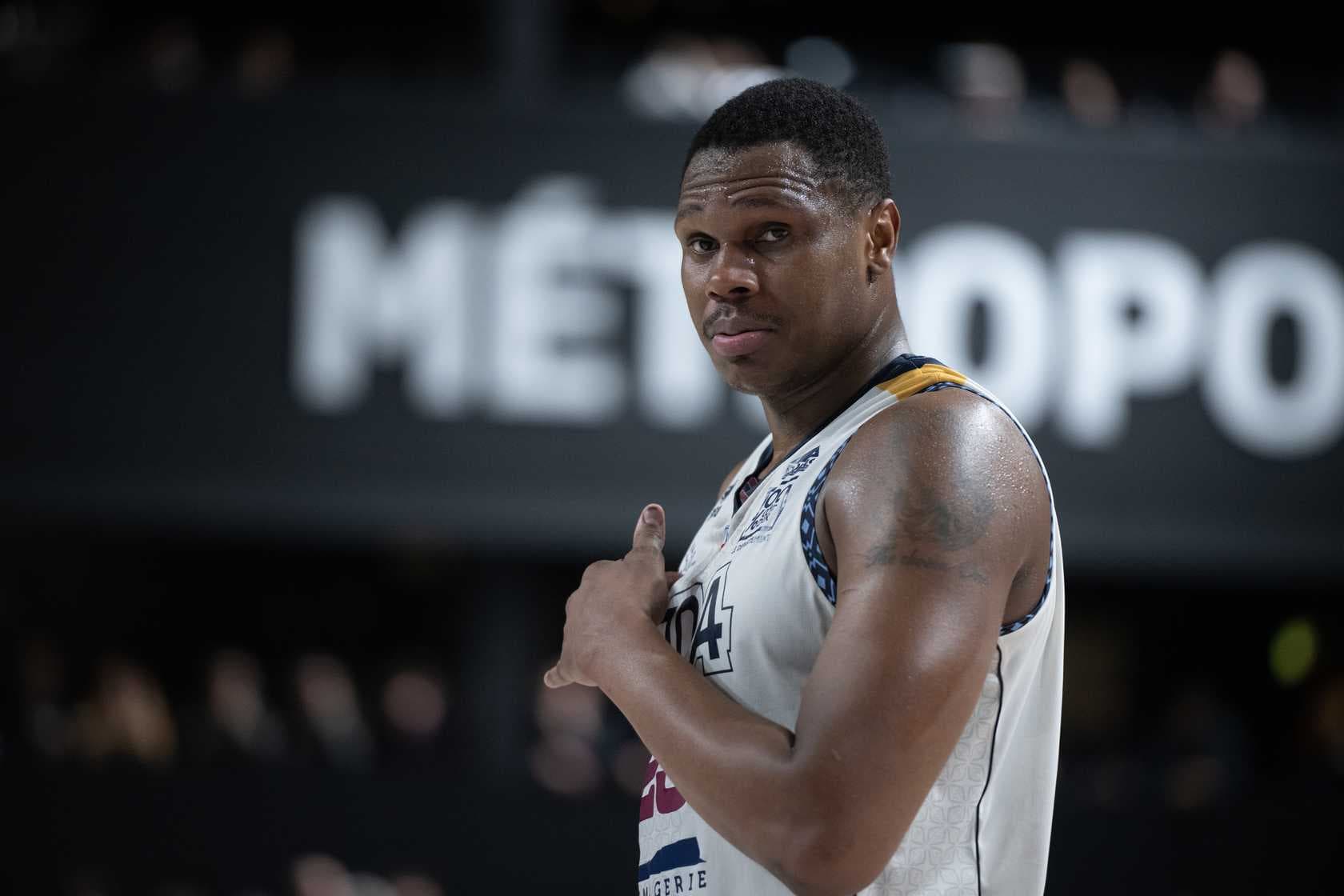 Vitalis Chikoko poursuit sa carrière dans le club qu’il a créé au Zimbabwe