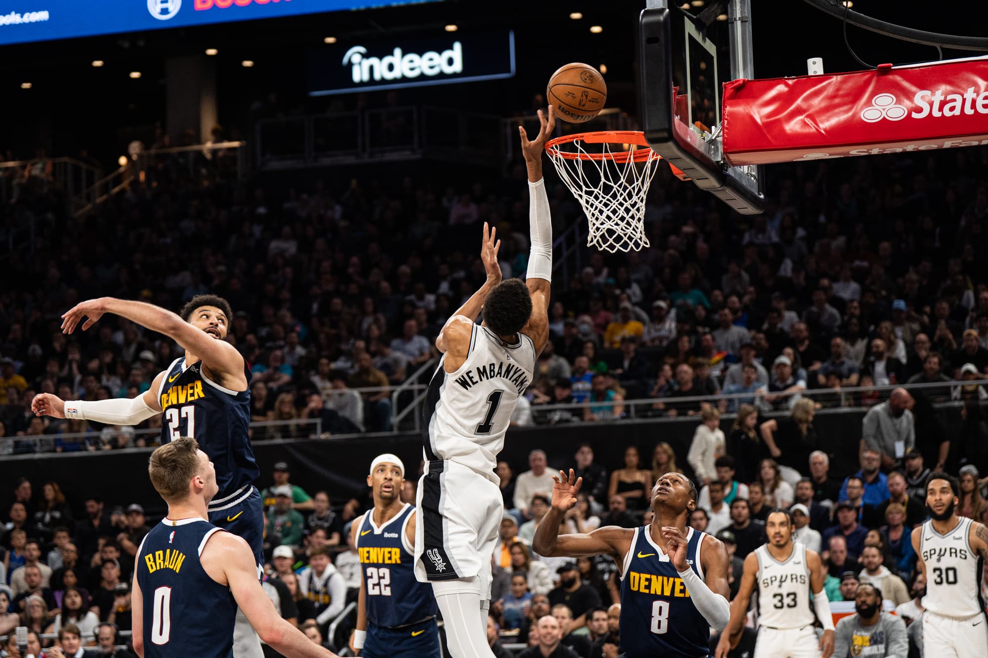 Chahuté par les Nuggets, Wembanyama sort les muscles et mène les Spurs vers la victoire