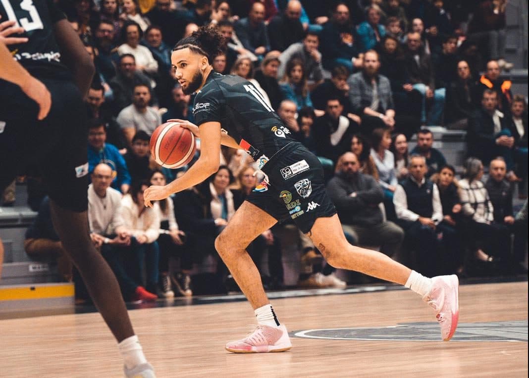 Jayson Tchicamboud porte Tours, Hyères-Toulon sur le fil et le derby pour Vitré