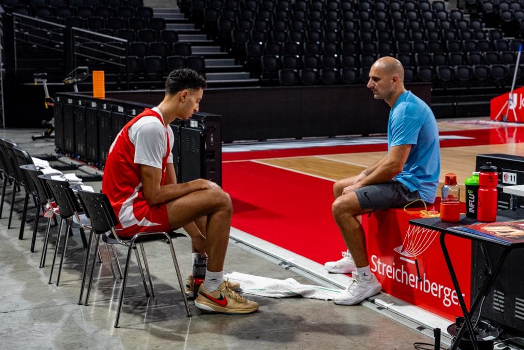 Anthony Brossard dans le staff des Hawks pour accompagner Risacher ?