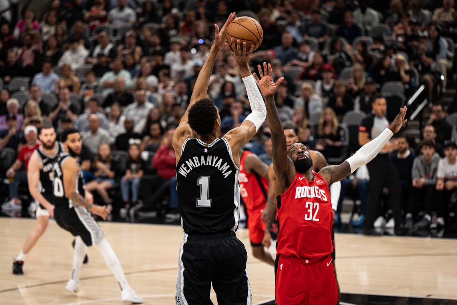 Victor Wembanyama plus loin du panier en attaque : un choix assumé du staff des Spurs