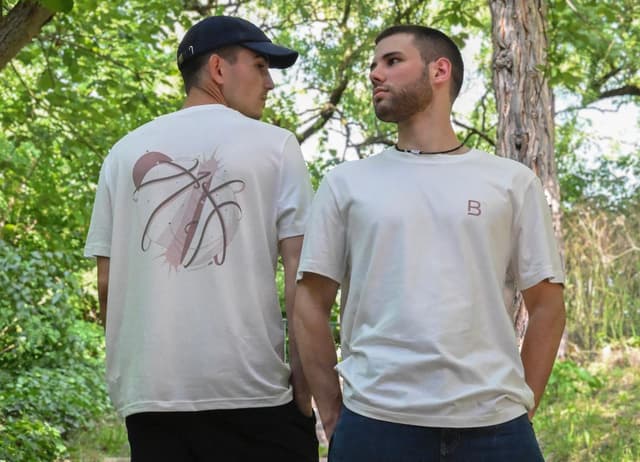 Le style continue hors du terrain : découvrez OFFCOURT, le t-shirt signé BeBasket