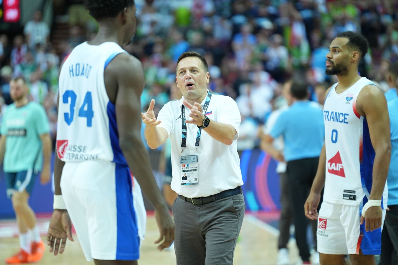 Le coach de la Slovénie s’interroge : « Parfois, je me demandais si j’étais dans une salle de basket ou de sport de combat… »