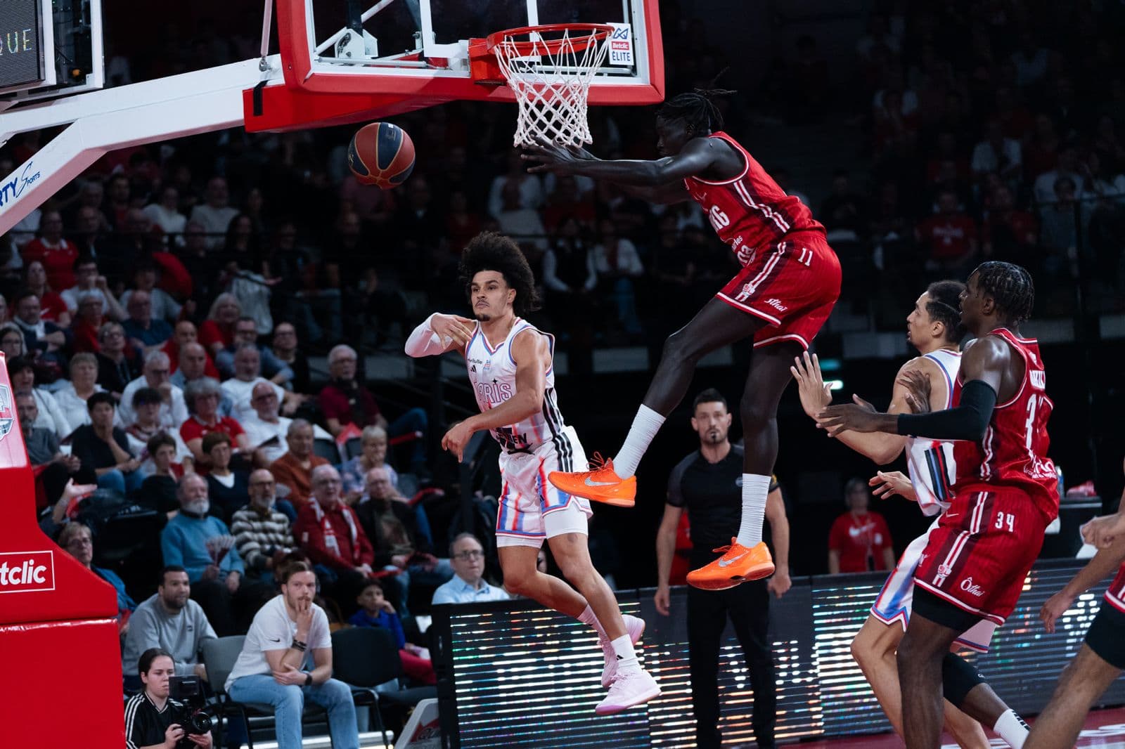 Paris impressionne à Bourg : 700 jours d’invincibilité et dix victoires de suite face à la JL !
